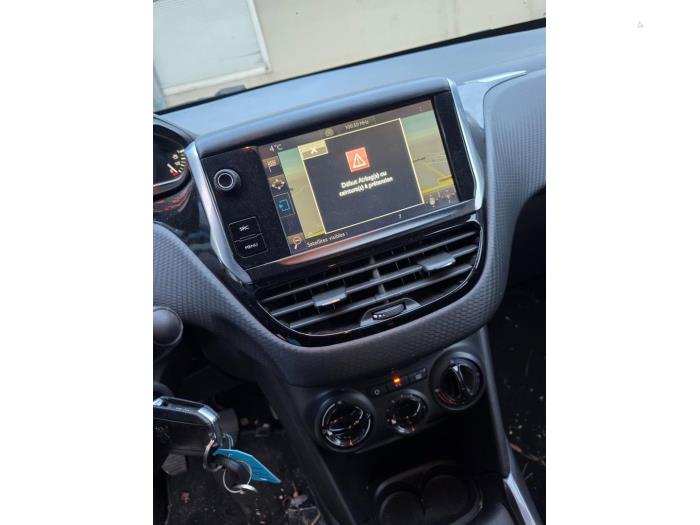 Peugeot 2008 1.6 Blue HDi 75 Sloopvoertuig (2016, Groen)