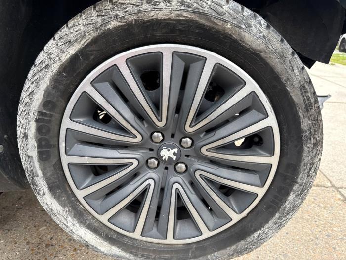 Peugeot 2008 1.6 Blue HDi 75 Sloopvoertuig (2016, Groen)