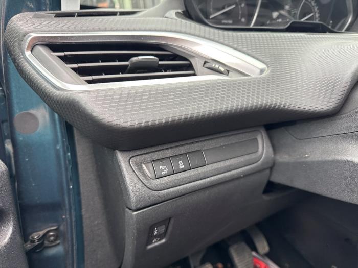 Peugeot 2008 1.6 Blue HDi 75 Sloopvoertuig (2016, Groen)