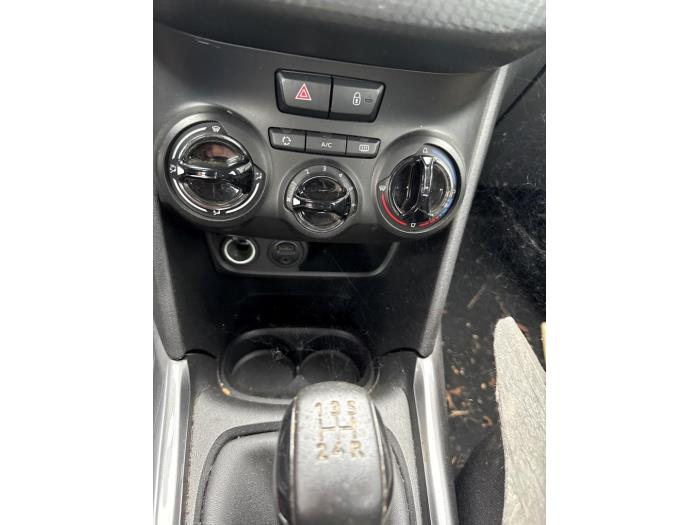 Peugeot 2008 1.6 Blue HDi 75 Sloopvoertuig (2016, Groen)