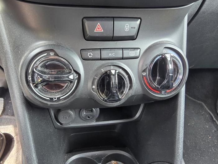 Peugeot 208 I 1.2 Vti 12V PureTech 82 Sloopvoertuig (2016, Oranje)