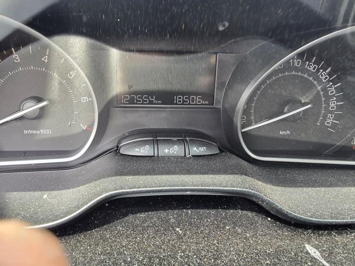 Peugeot 208 I 1.2 Vti 12V PureTech 82 Sloopvoertuig (2016, Oranje)