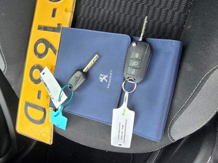 Peugeot 208 I 1.2 Vti 12V PureTech 82 Sloopvoertuig (2016, Oranje)