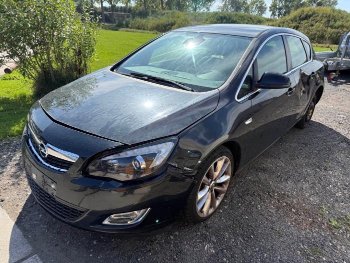 Opel Astra J 1.4 Turbo 16V Sloopvoertuig (2011, Zwart)