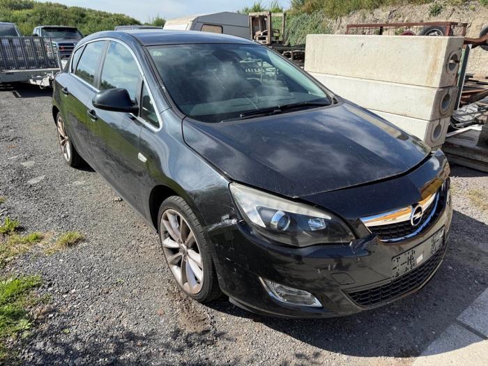 Opel Astra J 1.4 Turbo 16V Sloopvoertuig (2011, Zwart)