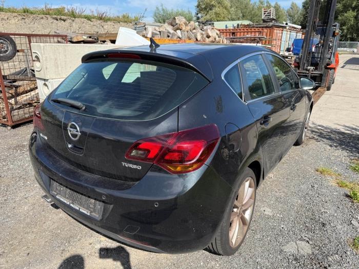 Opel Astra J 1.4 Turbo 16V Sloopvoertuig (2011, Zwart)