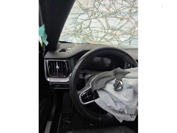 Volvo V60 II 2.0 B4 16V Mild Hybrid Geartronic Sloopvoertuig (2021, Grijs)