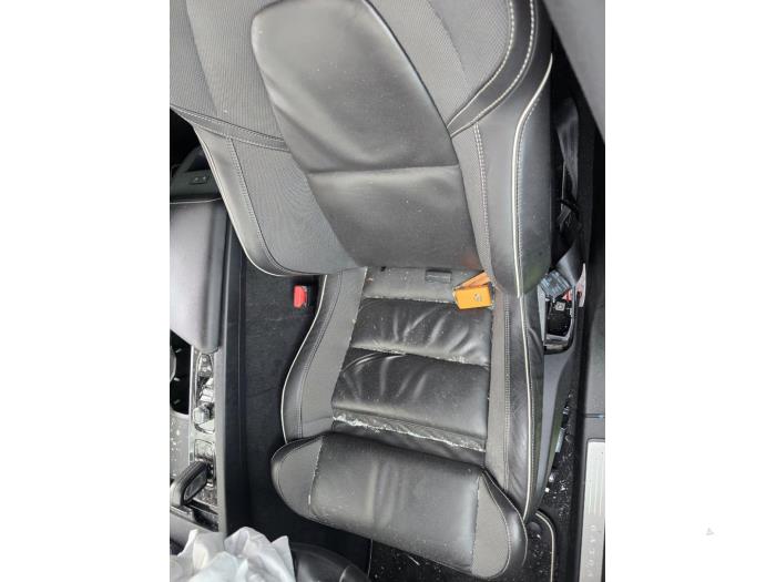 Volvo V60 II 2.0 B4 16V Mild Hybrid Geartronic Sloopvoertuig (2021, Grijs)