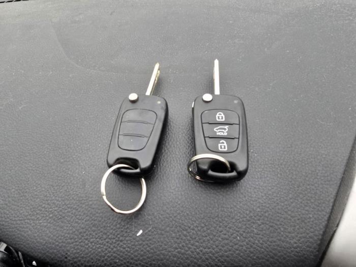 Hyundai i30 1.4 16V Sloopvoertuig (2016, Grijs)