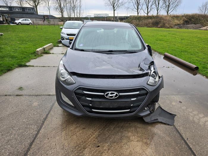 Hyundai i30 1.4 16V Sloopvoertuig (2016, Grijs)