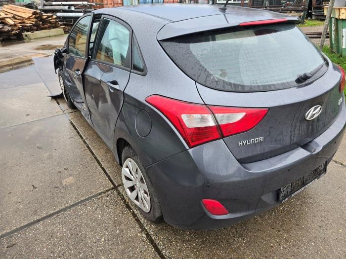 Hyundai i30 1.4 16V Sloopvoertuig (2016, Grijs)