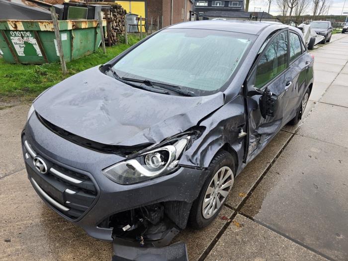 Hyundai i30 1.4 16V Sloopvoertuig (2016, Grijs)