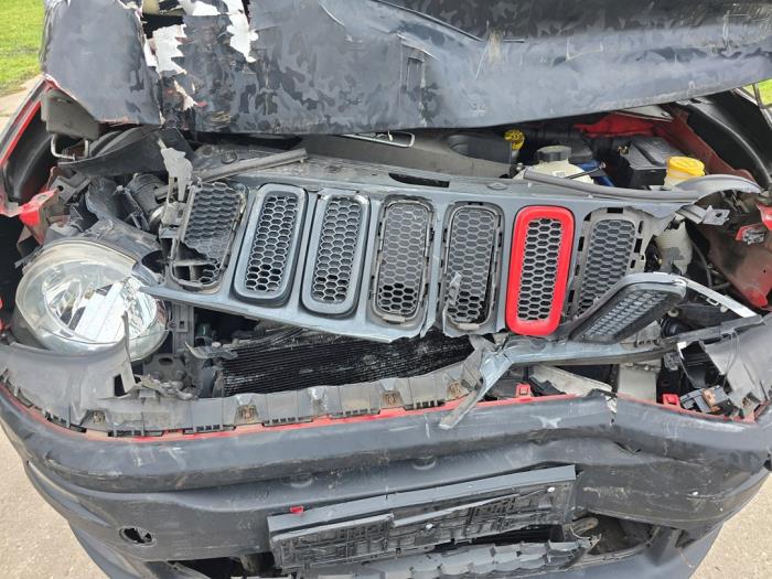 Jeep Renegade 2.0 Mutlijet 140 16V 4x4 Sloopvoertuig (2015, Rood)