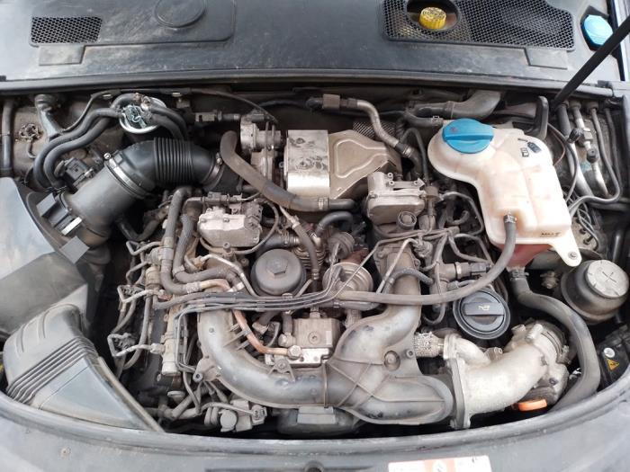 Audi A6 3.0 TDI V6 24V Quattro Sloopvoertuig (2004, Metallic, Grijs)