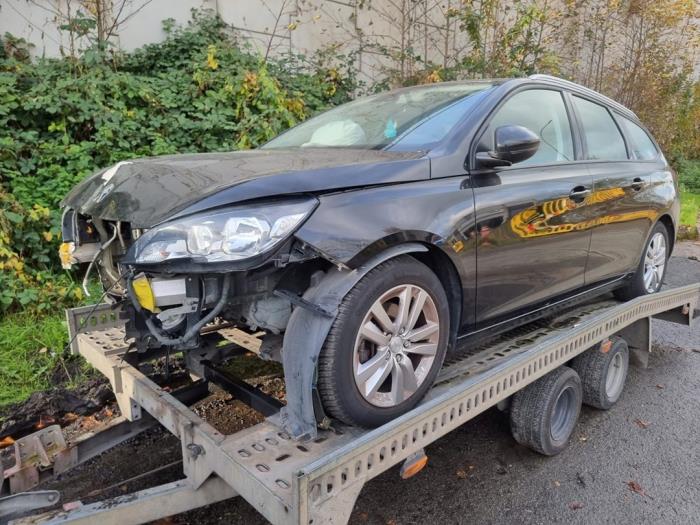 Peugeot 308 SW 1.2 12V e-THP PureTech 130 Sloopvoertuig (2015, Zwart)