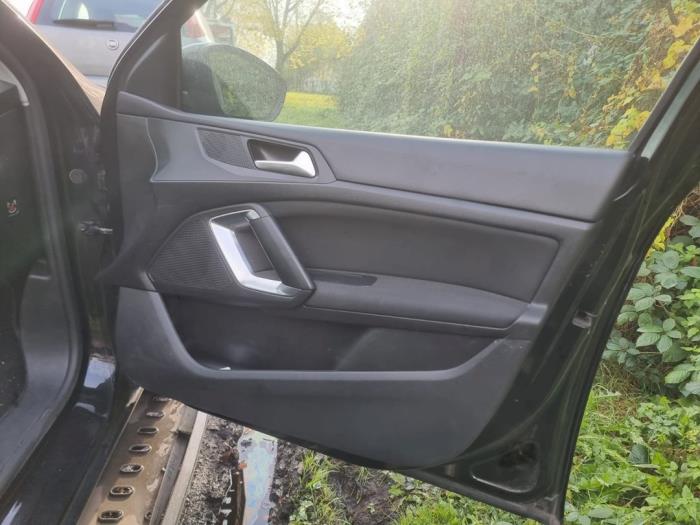 Peugeot 308 SW 1.2 12V e-THP PureTech 130 Sloopvoertuig (2015, Zwart)