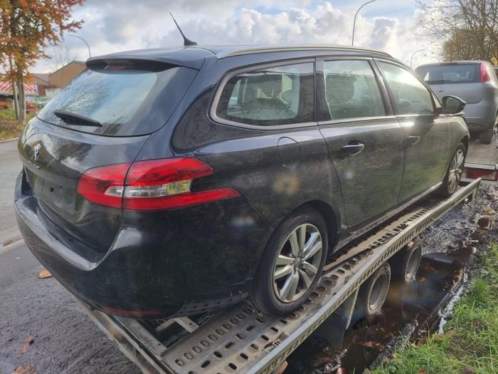 Peugeot 308 SW 1.2 12V e-THP PureTech 130 Sloopvoertuig (2015, Zwart)