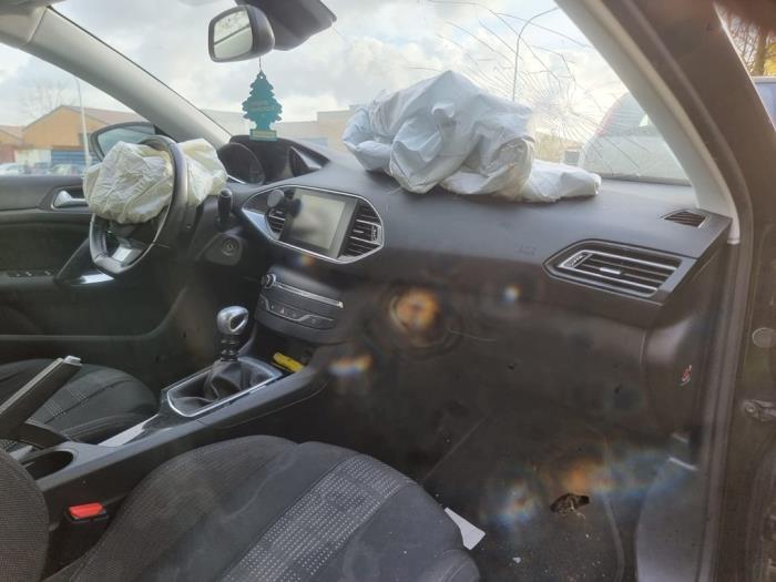 Peugeot 308 SW 1.2 12V e-THP PureTech 130 Sloopvoertuig (2015, Zwart)