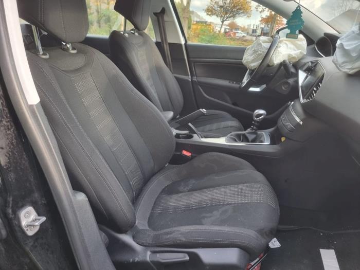 Peugeot 308 SW 1.2 12V e-THP PureTech 130 Sloopvoertuig (2015, Zwart)