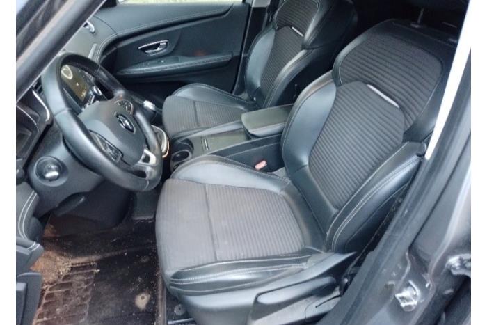 Renault Scénic IV 1.2 TCE 130 16V Sloopvoertuig (2025, Antraciet)