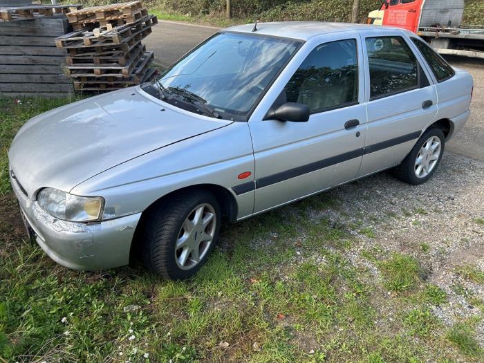 Ford Escort 6 1.6 16V Sloopvoertuig (1997, Zilver)
