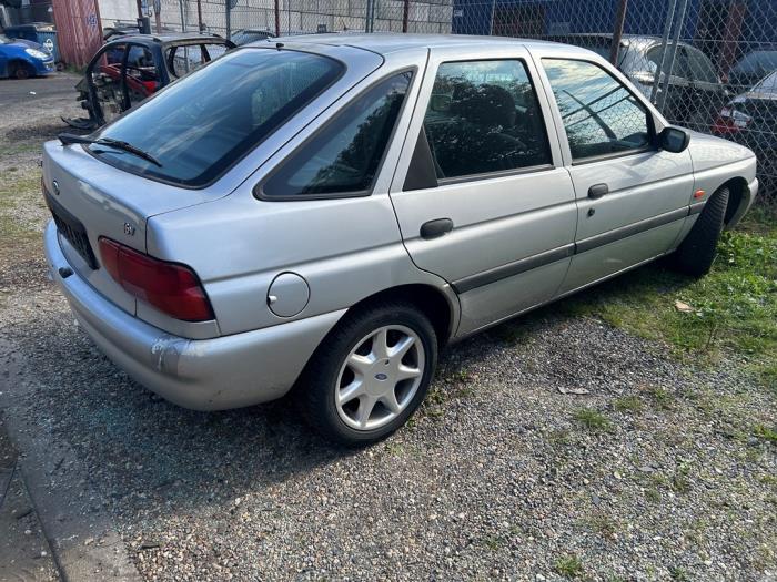 Ford Escort 6 1.6 16V Sloopvoertuig (1997, Zilver)