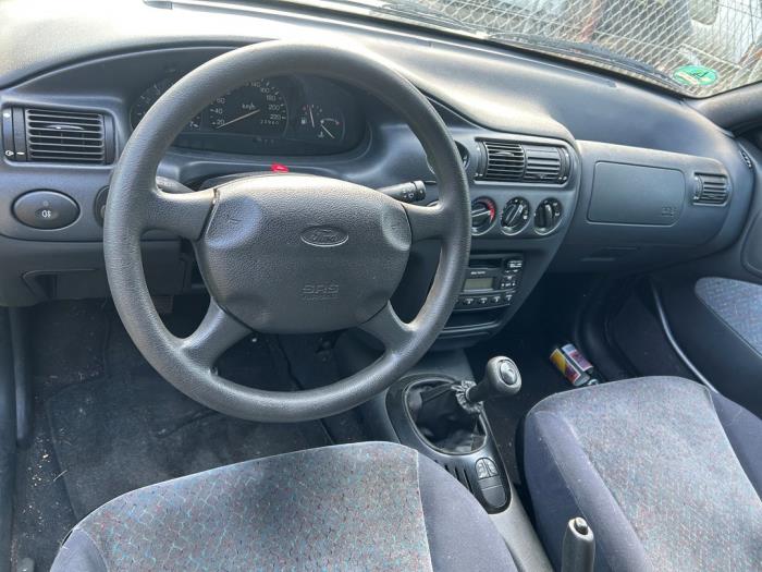 Ford Escort 6 1.6 16V Sloopvoertuig (1997, Zilver)