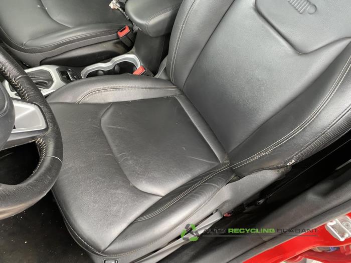 Jeep Renegade 1.4 Multi Air 16V 4x4 Sloopvoertuig (2015, Rood)