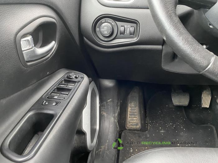 Jeep Renegade 1.4 Multi Air 16V 4x4 Sloopvoertuig (2015, Rood)