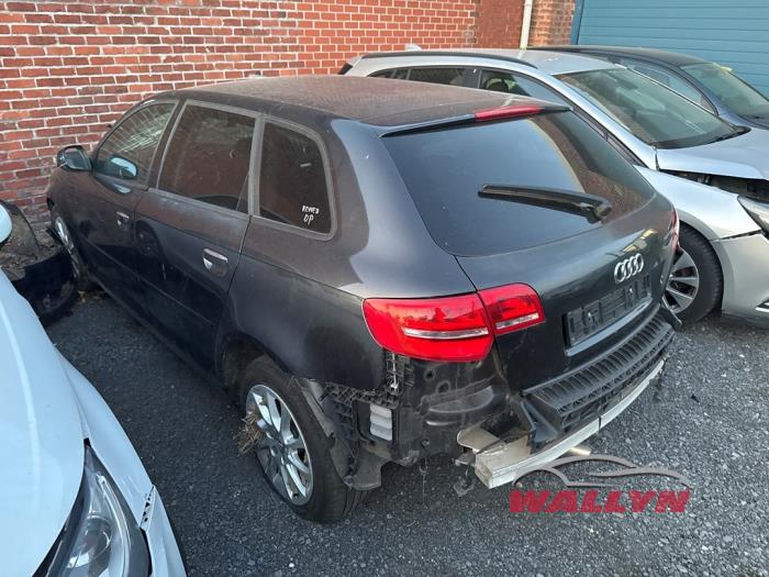 Audi A3 Sportback 1.6 TDI 16V Sloopvoertuig (2010, Grijs)