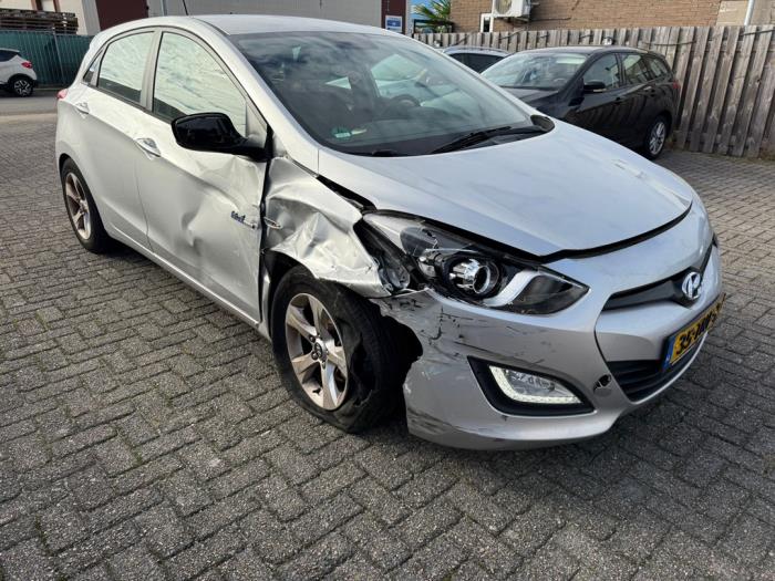 Hyundai i30 1.6 GDI Blue 16V Sloopvoertuig (2012, Metallic, Zilvergrijs)