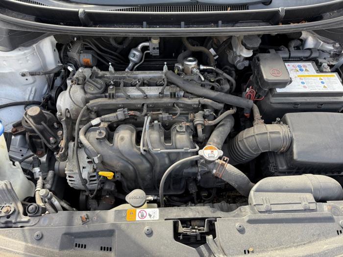 Hyundai i30 1.6 GDI Blue 16V Sloopvoertuig (2012, Metallic, Zilvergrijs)