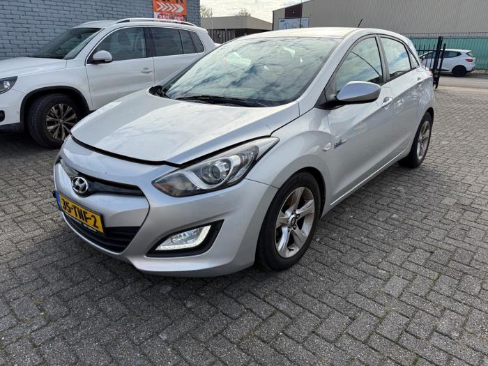 Hyundai i30 1.6 GDI Blue 16V Sloopvoertuig (2012, Metallic, Zilvergrijs)