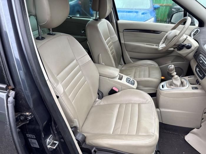 Renault Scénic III 1.4 16V TCe 130 Sloopvoertuig (2009, Metallic, Grijs)