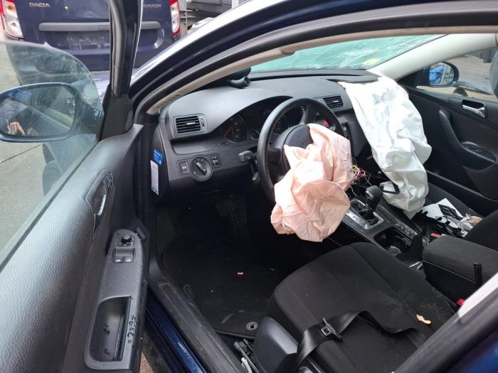 Volkswagen Passat Sloopvoertuig (2006, Blauw)