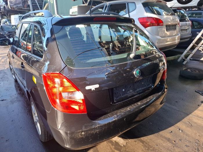 Skoda Fabia II Combi 1.2i 12V Sloopvoertuig (2011, Metallic, Zwart)