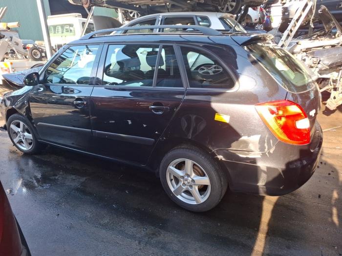 Skoda Fabia II Combi 1.2i 12V Sloopvoertuig (2011, Metallic, Zwart)