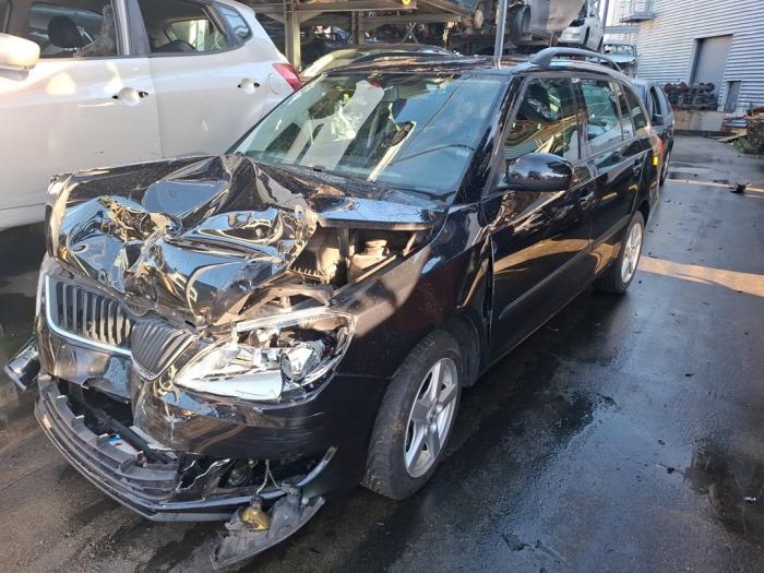 Skoda Fabia II Combi 1.2i 12V Sloopvoertuig (2011, Metallic, Zwart)